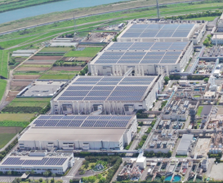 カーボンニュートラルへの取り組み 太陽光発電設備の全景