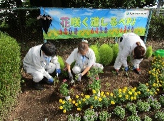 地域とともに花を育む取り組み 花壇整備の様子